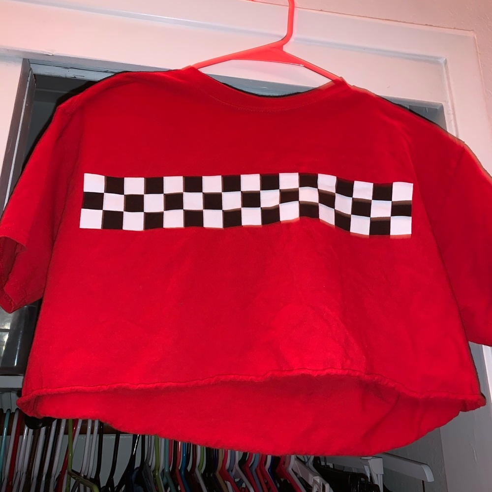 Red cropped tee